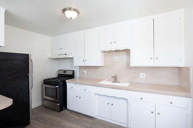 Photo - Large 2 Bed/1 Bath with Lots of Character - Great Location! Unit 3060 1/4