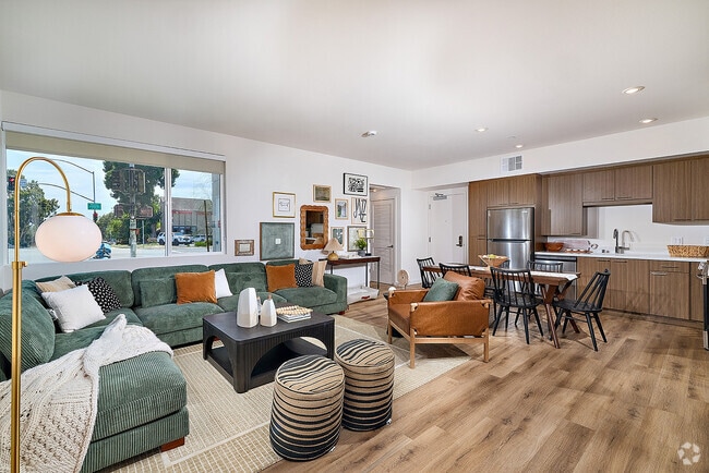 Building Photo - Dezi Rental