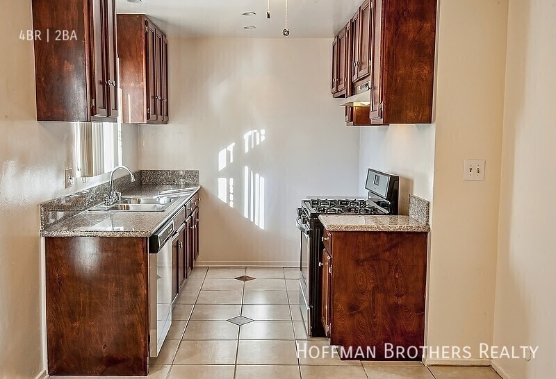 Photo - 1439 S Point View St Unit 3