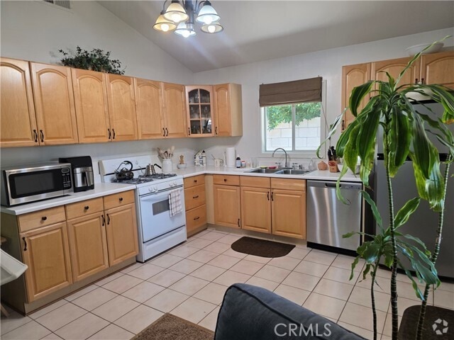 Building Photo - 22965 Oxnard St Rental