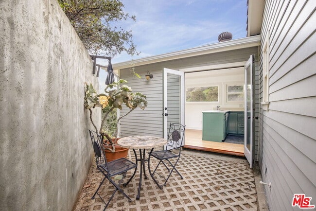 Photo - 2234 Laurel Canyon Blvd