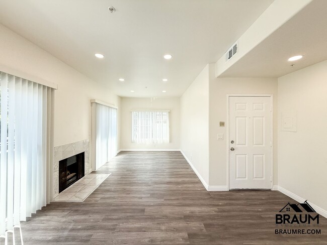 Photo - 11035 Moorpark St Unit 201