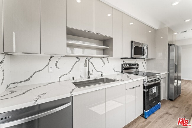 Photo - 3105 Bellevue Ave Unit 405