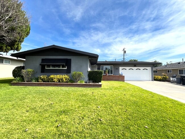 Building Photo - 3 bed, 2 bath in Ontario, CA!