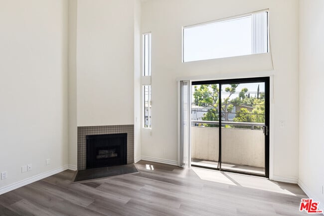 Photo - 6212 Fulton Ave Unit 205