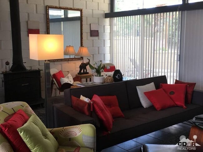 Photo - 261 Sandpiper St