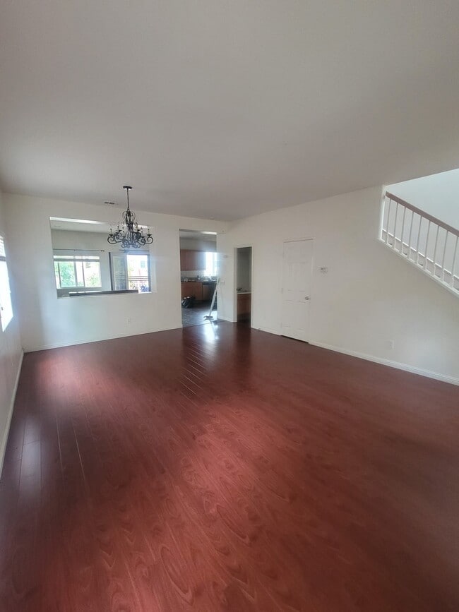 Photo - 28383 Adrienne St