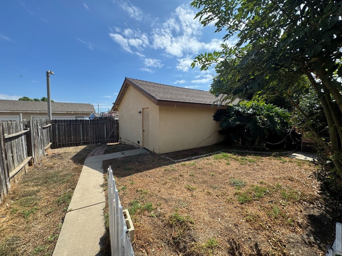 Photo - East Ventura Duplex- Private Yard Apartment Unit 8822 North Bank Drive