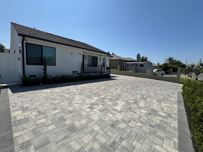 Photo - Newly Remodeled 3 Bed / 1.5 Bath Front House of Duplex
