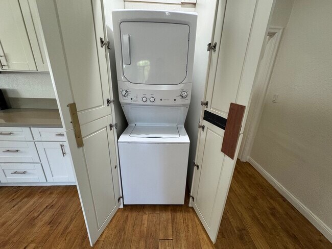 Photo - 2336 W 21st St