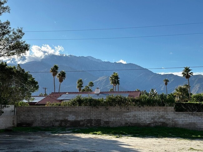 Building Photo - 2201 N Farrell Dr