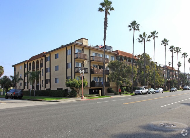 San Remos Apartments - San Remos Apartments