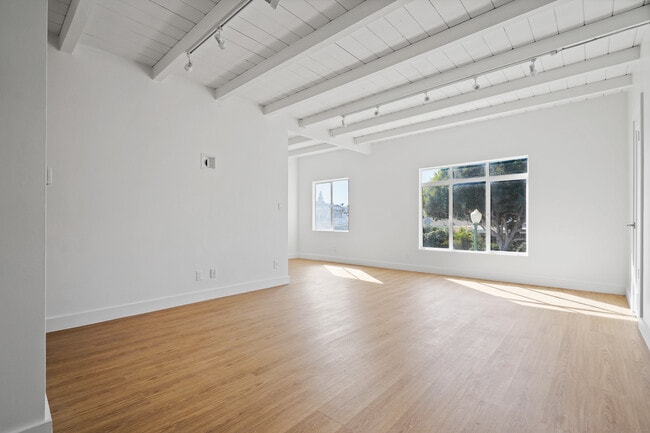 Building Photo - 920 Marine St Unit 4