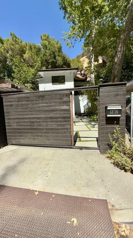 Building Photo - 1216 N Beverly Glen Blvd Rental