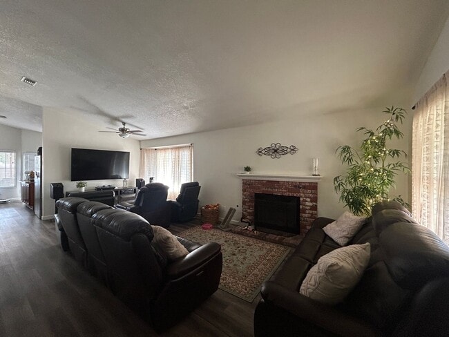 Photo - 1606 Maple Ave