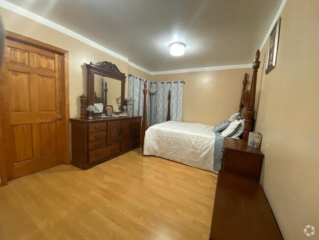 Building Photo - 5727 Willowcrest Ave Unit 1 Rental