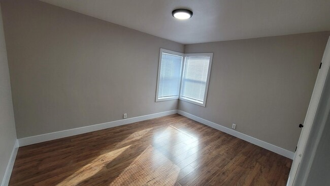 Photo - 1111 Flora St