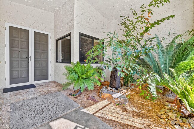 Photo - 1570 S La Verne Way