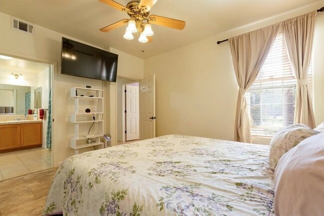 Photo - 610 Sunrise Dr