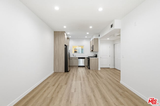 Photo - 8827 Van Nuys Blvd Unit 103