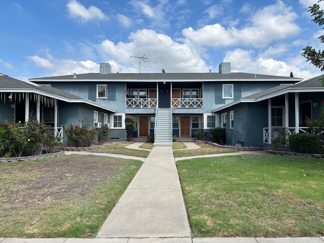 Building Photo - Glenoaks, 625-633 1/2 Unit 629 1/2