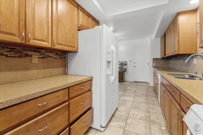 Photo - Private Direct-Access 3 Bedroom Townhome with 2 Car Garage, Patio, Balcony, Pool and Tennis