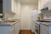1BR, 1BA - 700 SF - Los Arboles
