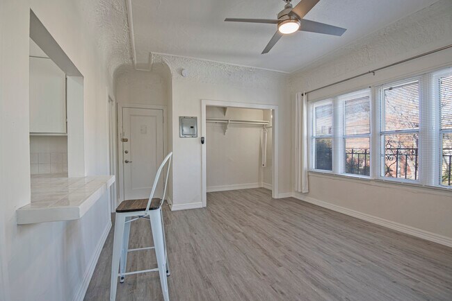 Photo - 121 N Kenmore Ave Unit 201
