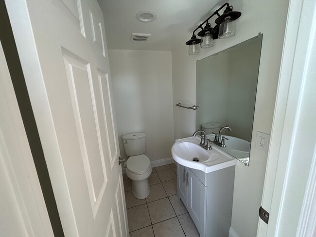 Photo - 22707 Figueroa St