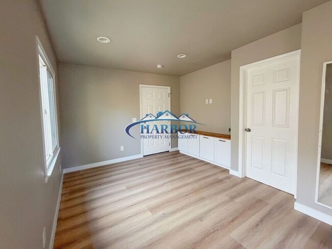 Photo - 543 W 5th St