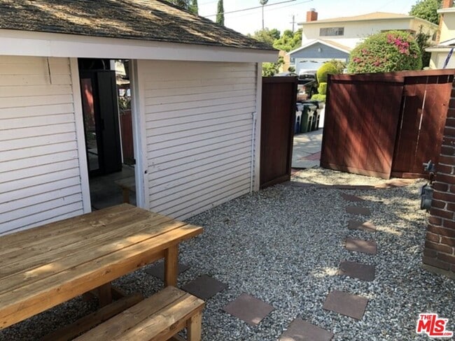 Photo - 710 Stepney St