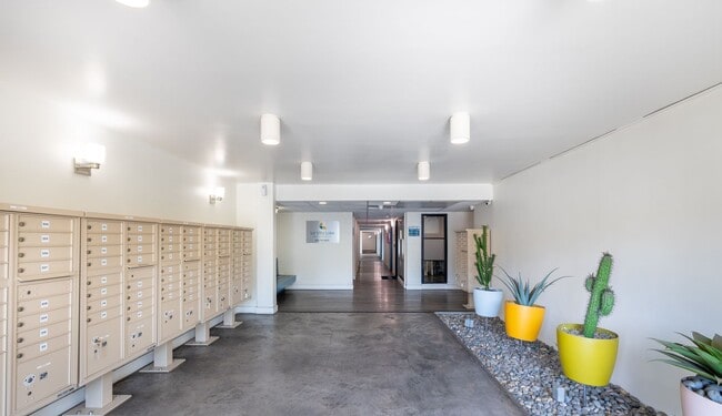 Photo - Welcome to La Villa Lake Apartments- 55+ B...