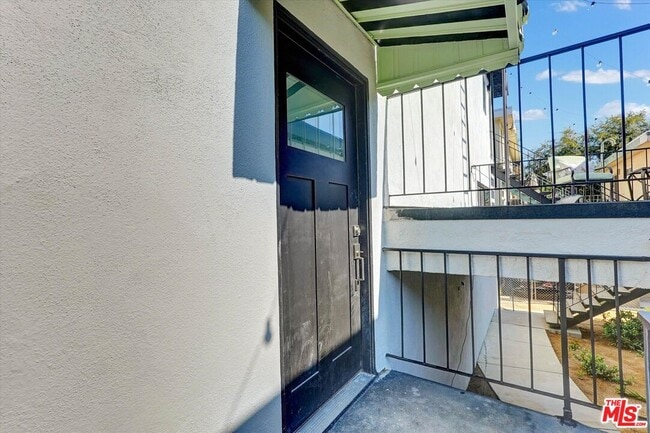 Photo - 5722 Woodman Ave Unit 4
