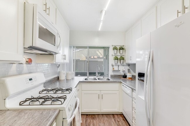 Photo - Torrey Pines Apartment Homes