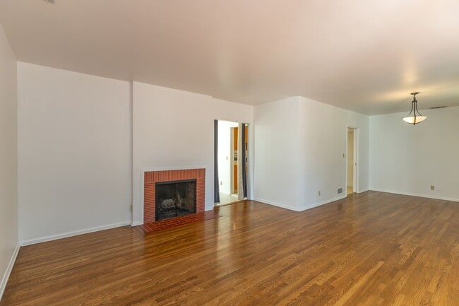 Photo - 1425 Brixton Rd