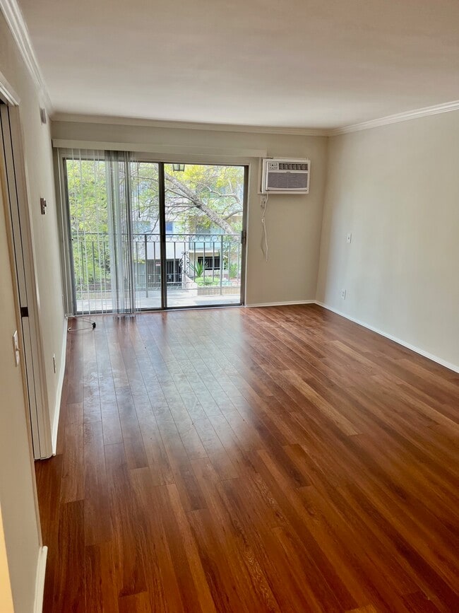 Photo - 320 S Clark Dr