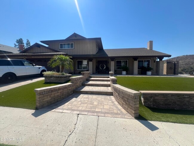 Building Photo - 334 W Avenida De Las Flores