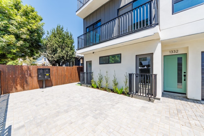 Photo - 1332 Tamarind Ave