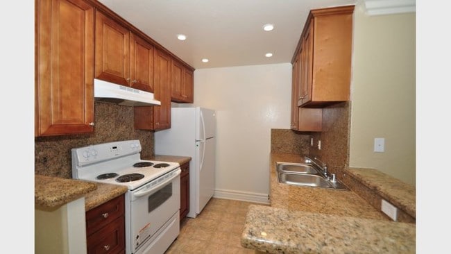 Photo - Sunset Springs Apartments