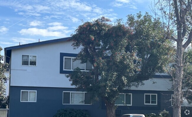 Building Photo - BEAUTIFUL REMODELED 2 BEDROOM 1 BATH IN SH... Unit 02 Rental