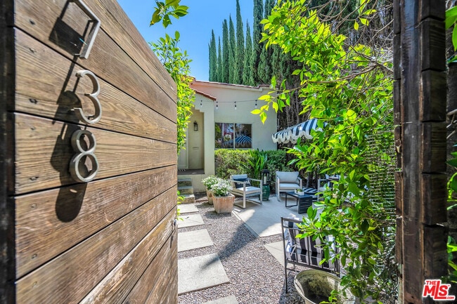 Photo - 738 Westmount Dr