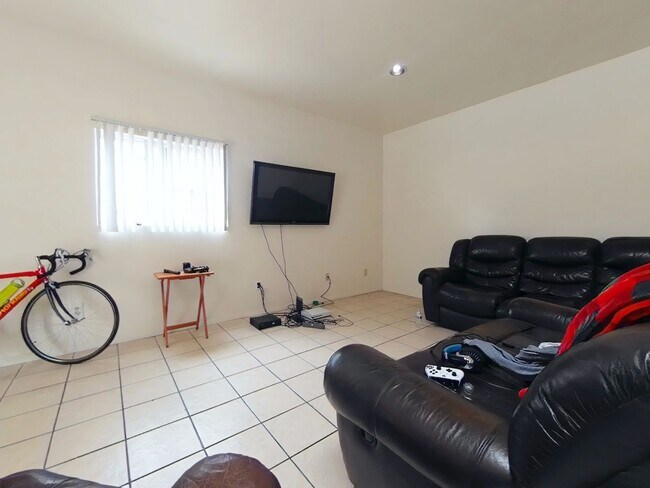 Photo - 5 bed 3 bath w/ POOL and Large rooms