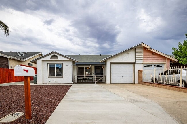 Photo - 1687 Sycamore St