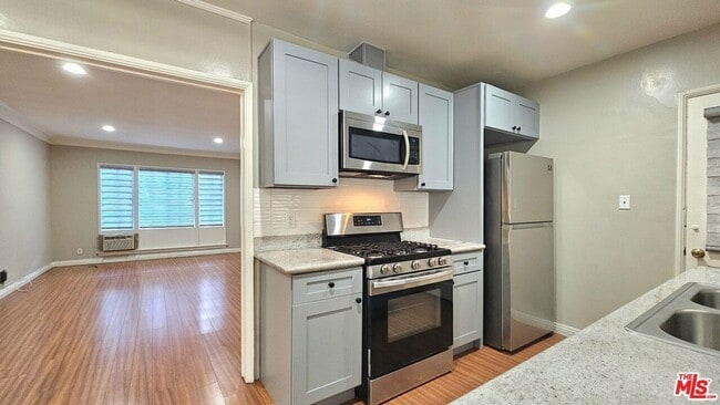Building Photo - 1020 S Norton Ave Unit B