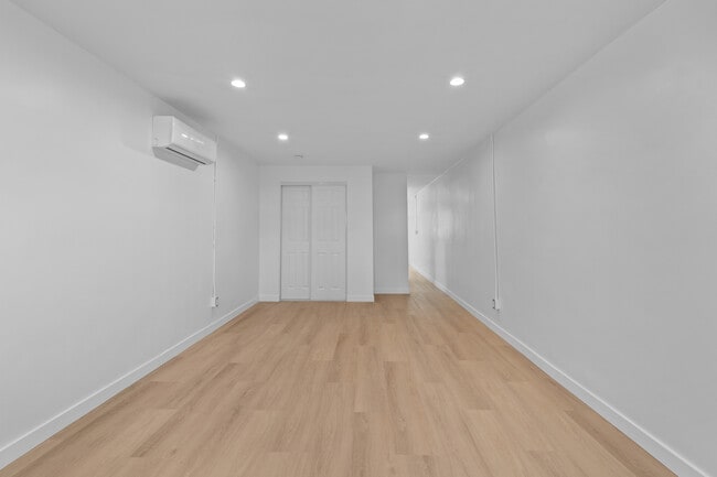 Photo - 1195 Georgia St