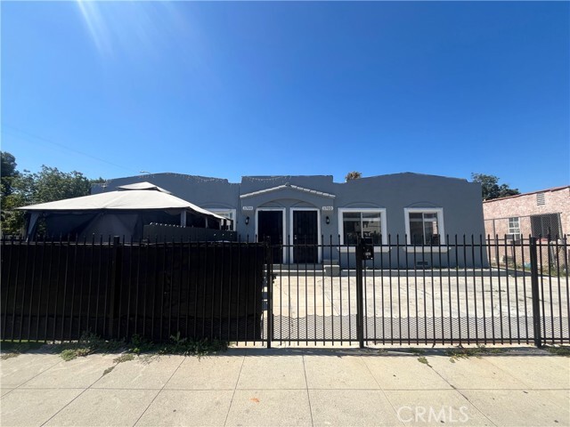 Photo - 1702 W 60th St Townhome