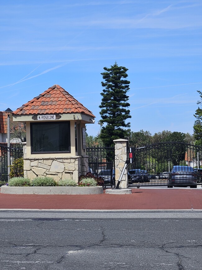 Building Photo - 27912 Ridgecove Ct N