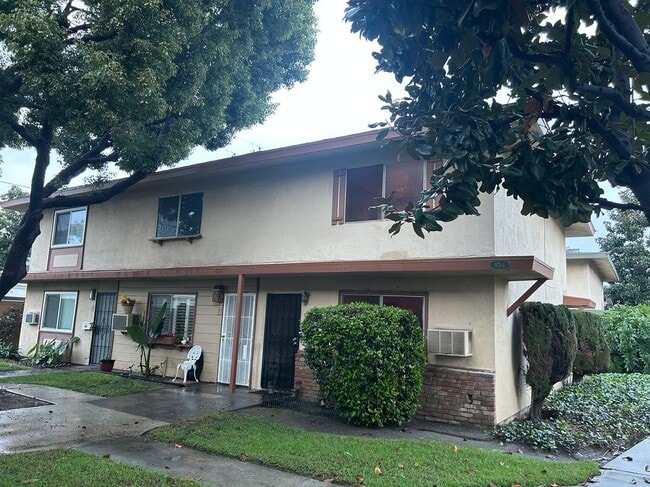 Photo - 8784 Valley View St