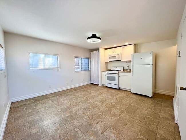 Building Photo - Studio in North Park - Freshly Painted, Co... Unit 4423