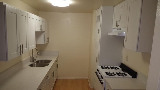 Photo - 853-861 N Raymond Ave